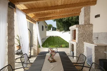3-Bedroom Villa in Pula with Private Pool
