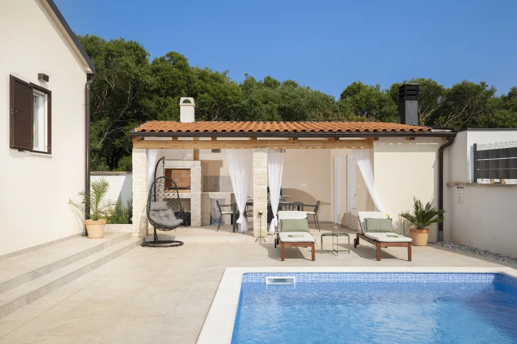 3-Bedroom Villa in Pula with Private Pool