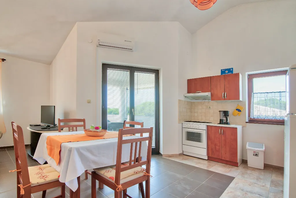 Valbandon 1-Bedroom Apartment for 4 Guests