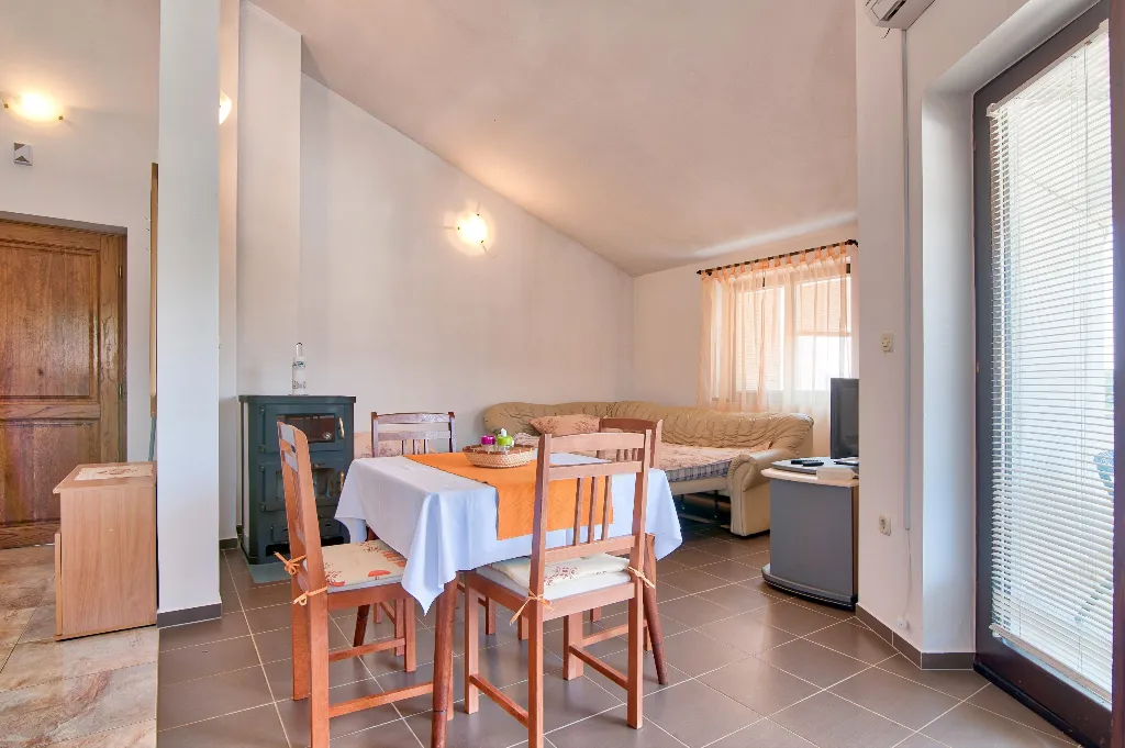 Valbandon 1-Bedroom Apartment for 4 Guests