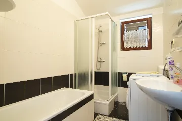 Valbandon 1-Bedroom Apartment for 4 Guests