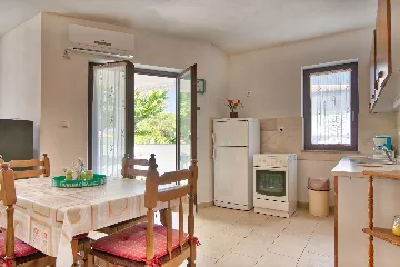 Valbandon Apartment for 4 Guests with Balcony