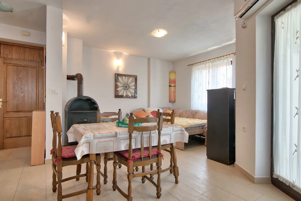 Valbandon Apartment for 4 Guests with Balcony