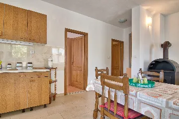 Valbandon Apartment for 4 Guests with Balcony