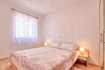 Valbandon Apartment for 4 Guests with Balcony