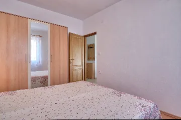 Valbandon Apartment for 4 Guests with Balcony