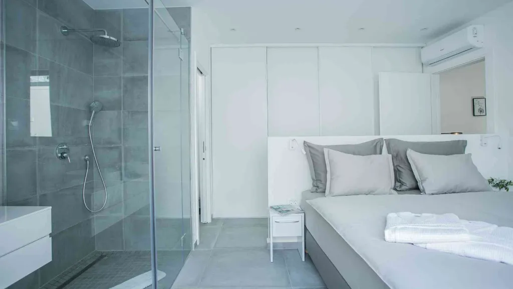 Villa with Private Pool in Okrug Gornji
