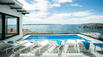 Villa with Private Pool in Okrug Gornji