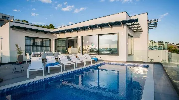 Villa with Private Pool in Okrug Gornji