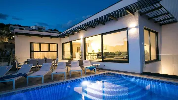 Villa with Private Pool in Okrug Gornji