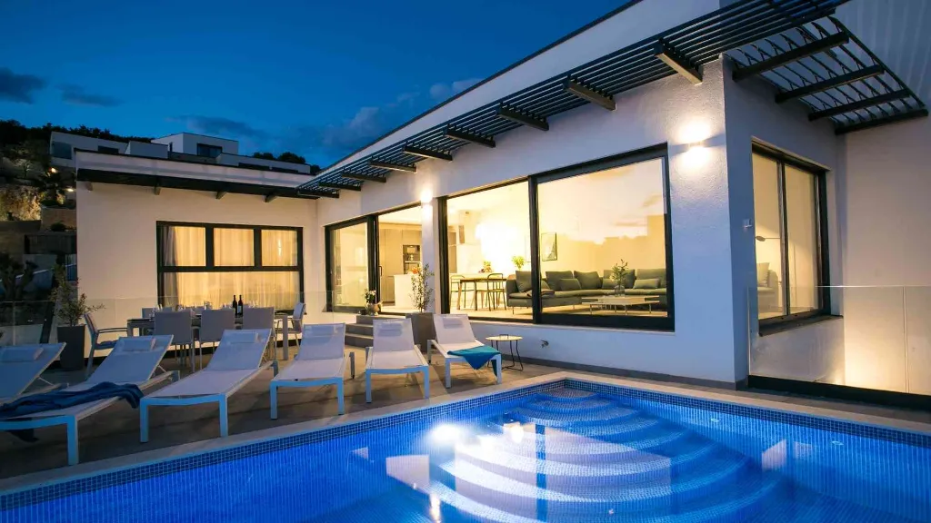 Villa with Private Pool in Okrug Gornji