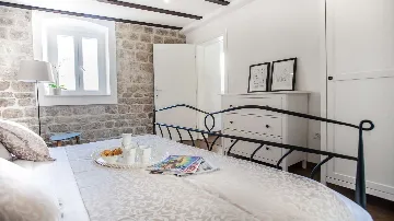 3-Bed Townhouse in Trogir for 8 with Terrace