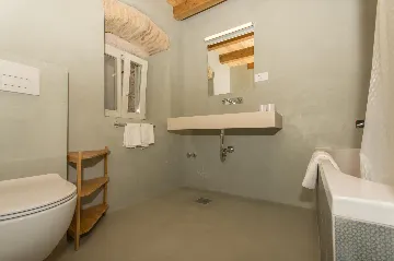 Trogir Townhouse with 3 Bedrooms for 6 Guests