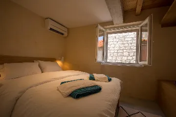 Trogir Townhouse with 3 Bedrooms for 6 Guests