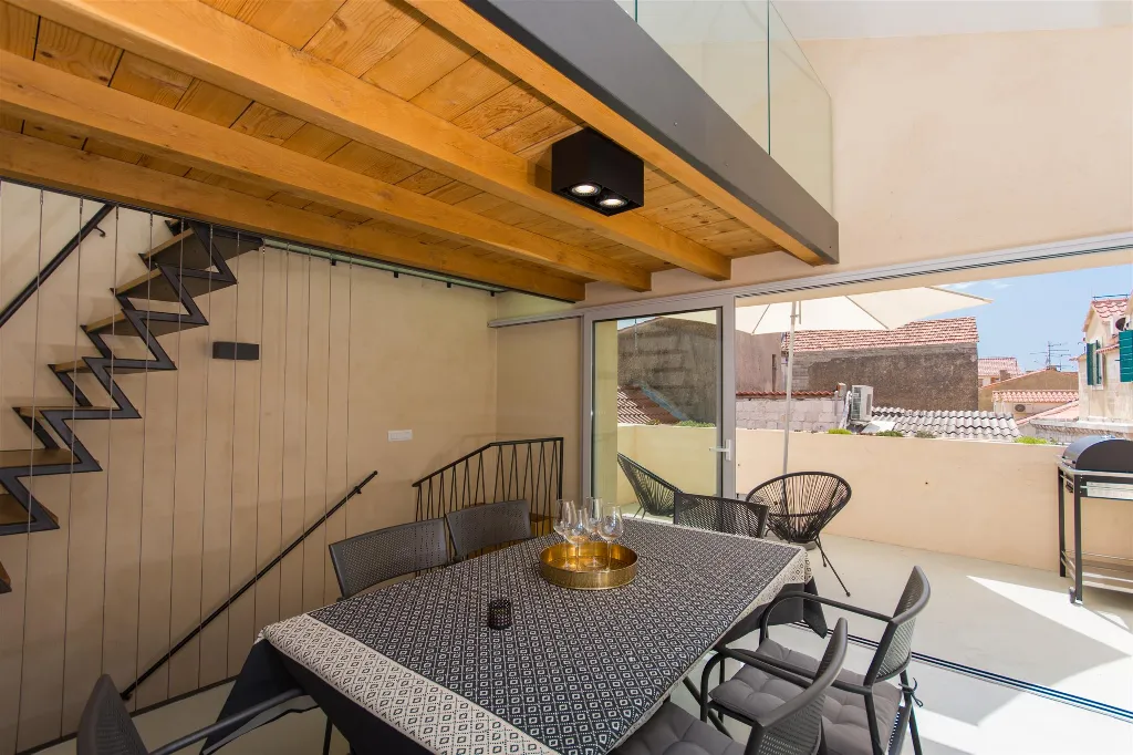 Trogir Townhouse with 3 Bedrooms for 6 Guests