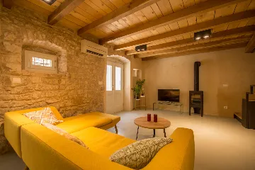 Trogir Townhouse with 3 Bedrooms for 6 Guests