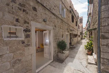 Trogir Townhouse with 3 Bedrooms for 6 Guests