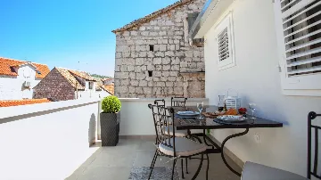 Stone Apartment in Trogir Old Town (Sleeps 4)