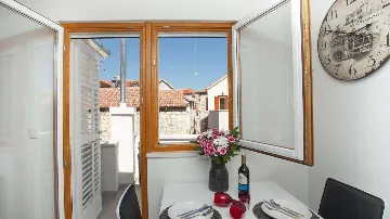 Stone Apartment in Trogir Old Town (Sleeps 4)