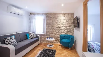 Stone Apartment in Trogir Old Town (Sleeps 4)