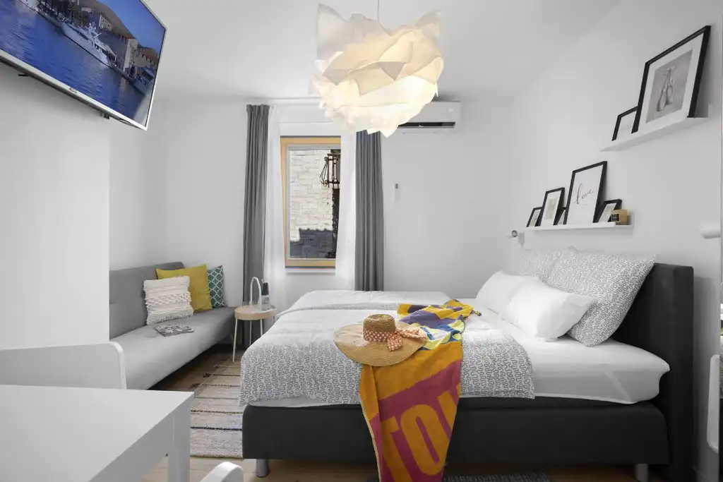 Cozy Studio Apartment for 2 near Trogir Old Town