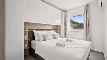 Okrug Gornji 2-Bedroom Apartment with Terrace