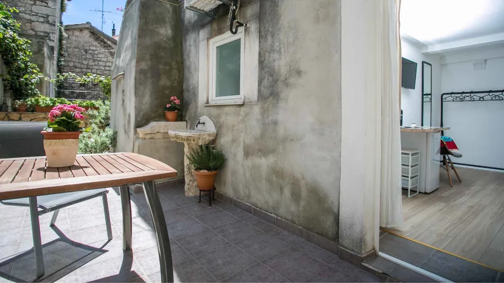 Guest House Double Room in Trogir with Patio