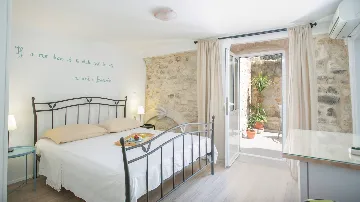 Guest House Double Room in Trogir with Patio