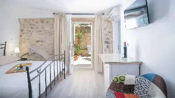Guest House Double Room in Trogir with Patio