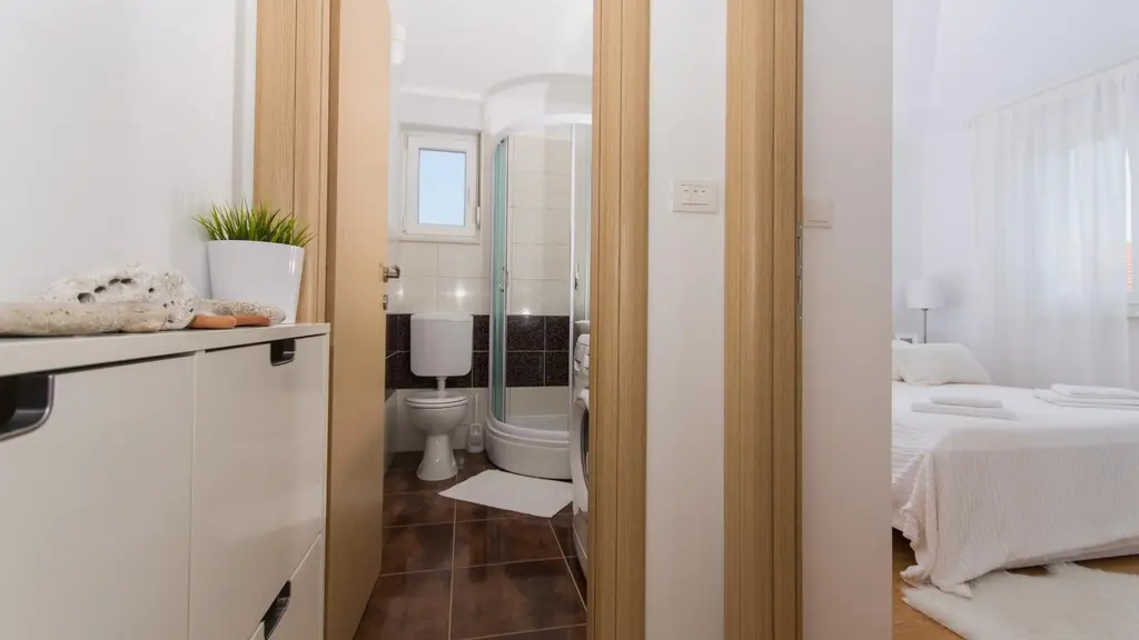 Okrug Gornji Sea View Apartment for 4 Guests