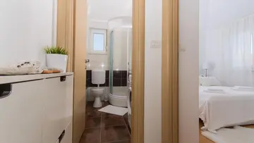 Okrug Gornji Sea View Apartment for 4 Guests