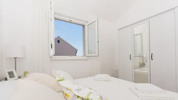 Okrug Gornji Sea View Apartment for 4 Guests