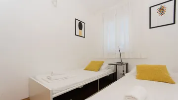 Okrug Gornji Sea View Apartment for 4 Guests