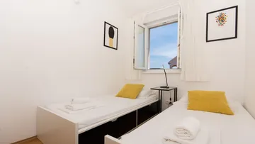 Okrug Gornji Sea View Apartment for 4 Guests