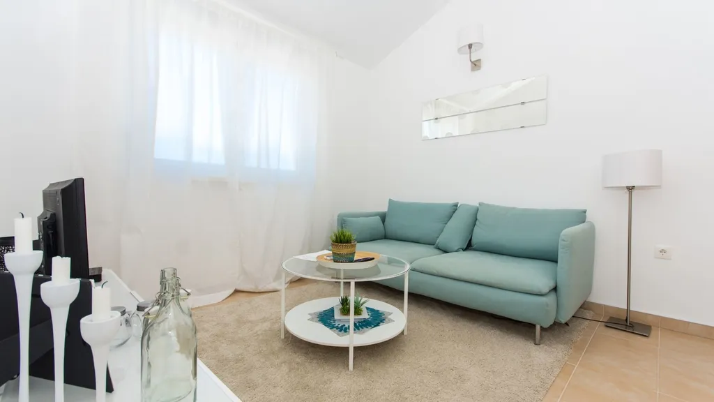 Okrug Gornji Sea View Apartment for 4 Guests