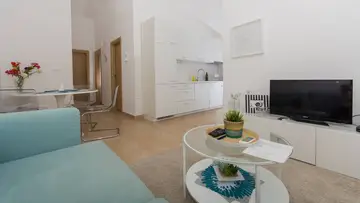 Okrug Gornji Sea View Apartment for 4 Guests