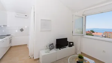 Okrug Gornji Sea View Apartment for 4 Guests