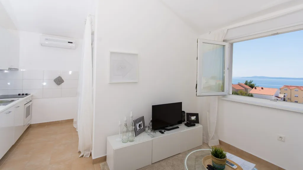 Okrug Gornji Sea View Apartment for 4 Guests