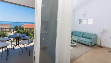 Okrug Gornji Sea View Apartment for 4 Guests