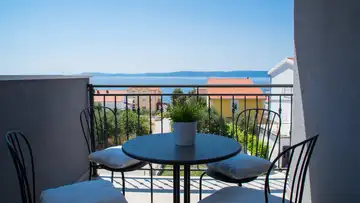 Okrug Gornji Sea View Apartment for 4 Guests