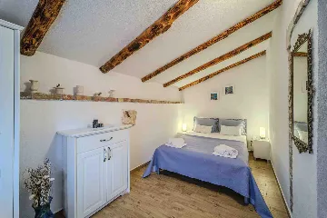 Vacation Home for 7 Guests with Pool & Jacuzzi in Supetar