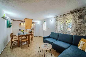 Vacation Home for 7 Guests with Pool & Jacuzzi in Supetar