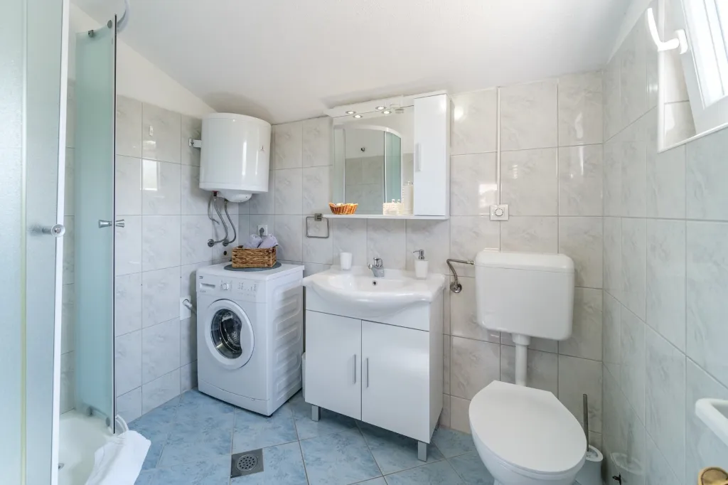 Vacation Home for 7 Guests with Pool & Jacuzzi in Supetar