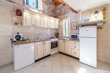 Vacation Home for 7 Guests with Pool & Jacuzzi in Supetar