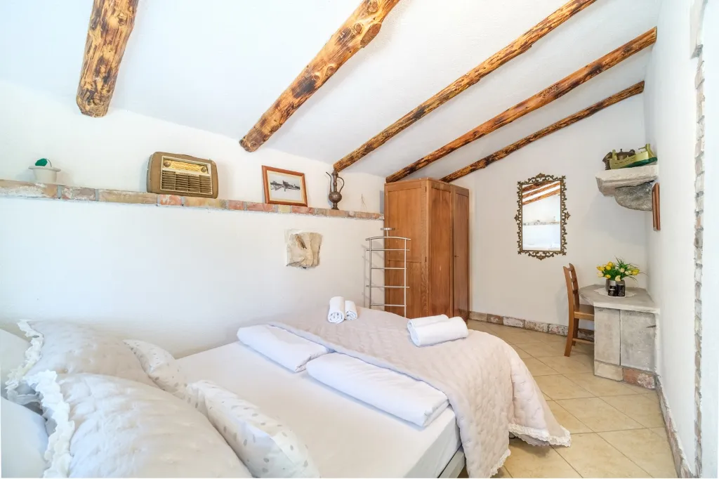 Vacation Home for 7 Guests with Pool & Jacuzzi in Supetar