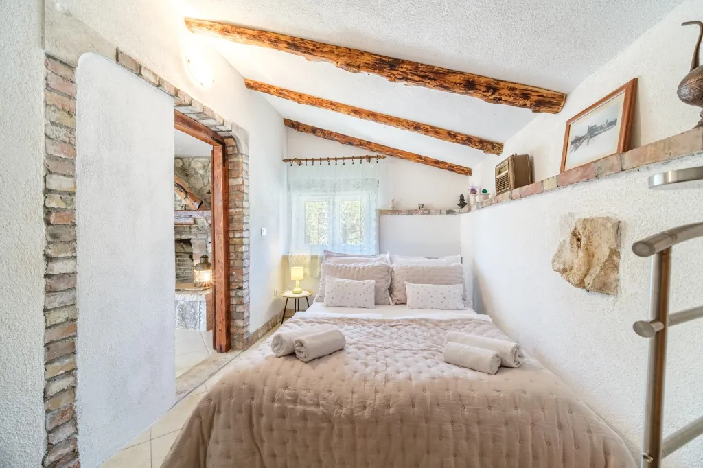 Vacation Home for 7 Guests with Pool & Jacuzzi in Supetar