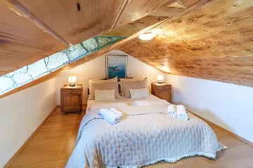 Vacation Home for 7 Guests with Pool & Jacuzzi in Supetar