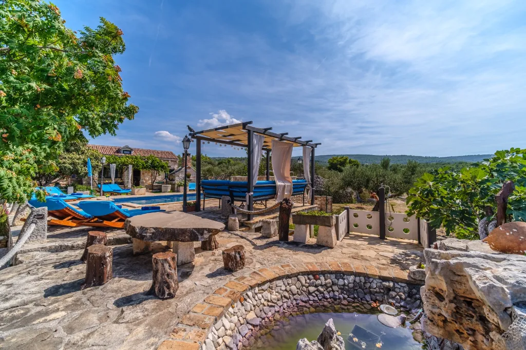 Vacation Home for 7 Guests with Pool & Jacuzzi in Supetar