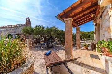 Vacation Home for 7 Guests with Pool & Jacuzzi in Supetar