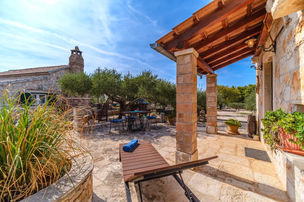 Vacation Home for 7 Guests with Pool & Jacuzzi in Supetar
